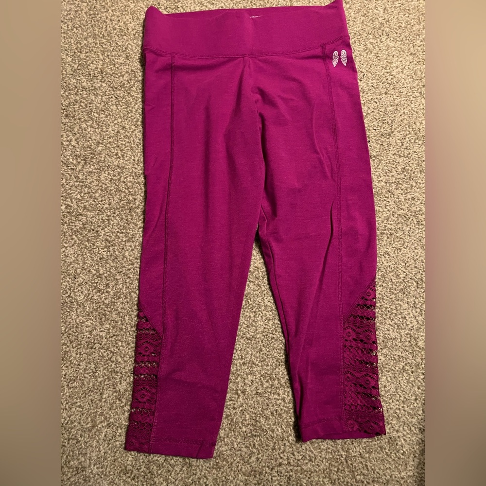 Victoria’s Secret active wear CROP PANT w/ crochet detail. Size S. Bright PINK.
